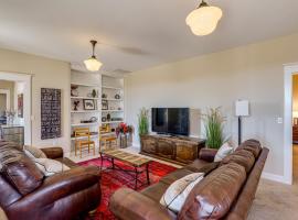 Peaceful, Serene Getaway 17 Mi to Dtwn Roswell!, hotel i Roswell