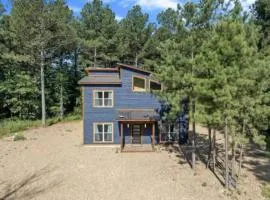 Private Luxury Cabin - Hot Tub - Fire Pit - Game Room