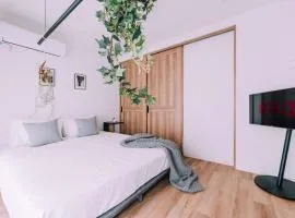 Showa Bloom Shinjuku 3 Minimalist