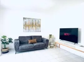 Amplio Departamento, Moderno, cerca de Ford motor company