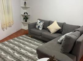 Suite near Mariscal Sucre Airport in Quito, Hotel in Yaruqui