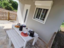 Canopée Créole, Hotel in Petit-Canal