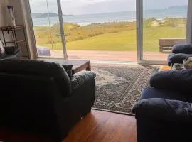 Beachcomber's Rest - Beachfront Tokerau