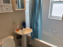 Cozy northend stay, hotel v destinaci Halifax