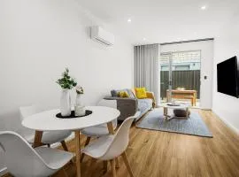 Chic Flinders Park Getaway