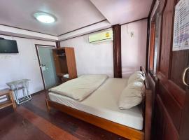 Newhome RESORT، فندق في Ban Noi