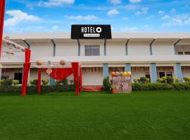 Hotel O Takrohi Hospital Road Formerly Madhuraj Palace, хотел в Chinhat