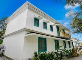 Visalia By DanCenter | 3BHK | Pvt Pool | Siolim, GOA, hotel u gradu Oxel