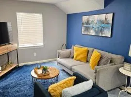 Super Cozy 2 bedroom with Fast WIFI and Queen Bed close to Downtown Houston!!