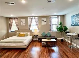 406 Luxury KING BED in central city of Philad