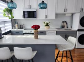 Luxury Floral Loft with Balcony Near MetLife & NYC, hotel v destinaci Bogota