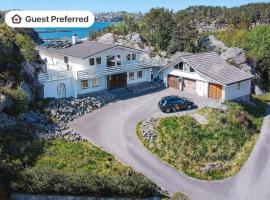 12 person holiday home in Fitjar, hotel a Fitjar