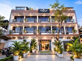 Noida में, होटल Frolic Hotel Near Sec 52 Noida Metro Station