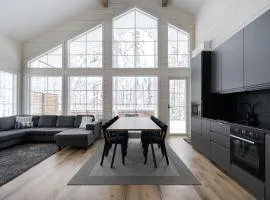 Villa Taalontuuli Aurora & Forest Views sleeps 10