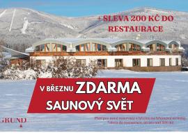 Grund Resort Golf and Ski, hôtel à Mladé Buky