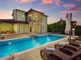 Casa Aurelia a pet-friendly retreat with Wallbox, Hotel in Kunj