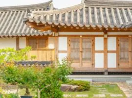 Gyeongju Wadamjung Hanok Pension