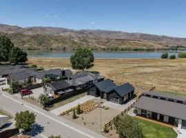 Dancing Tussock Escape - Cromwell Holiday Home