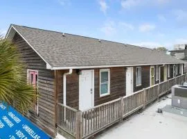 The Folly Feeling, 1 Block to Beach