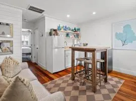 The Folly Feeling, 1 Block to Beach