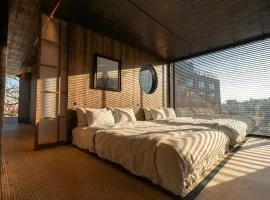 Unique Stay in Telliskivi Creative City with Private Sauna & Golf Simulator
