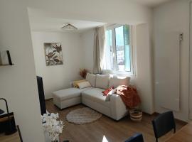 Porte de secours, Hotel in Albertville