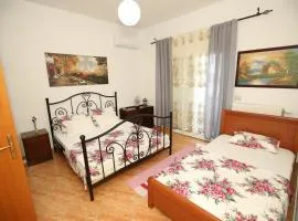 Jani & Eleni's UNESCO Explorer Base - Apollonia, Fier, Berat & Beyond