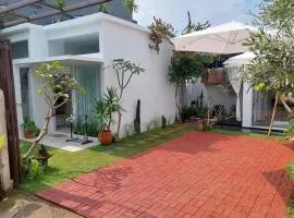 villa rumah cherry