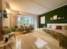 Charming Suite am Luganersee, Pool, Parkplatz, hotell i Bissone