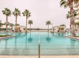 Enchanting & modern waterfront condo just steps to the beach pools & hot tubs