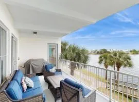 Enchanting & modern waterfront condo just steps to the beach pools & hot tubs