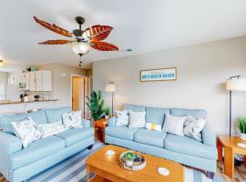 Miramar Beach condo with heated pool on-site private balcony washer&dryer AC, hotell sihtkohas Destin