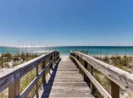 Cozy top-floor beachfront condo with pool pool spa & beach access, hotel di Perdido Key
