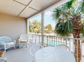 Sunny condo with pool hot tub pool views balcony & AC, hotel di Perdido Key