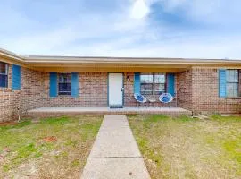 Colorful home with inviting patio pack-n-play WiFi & washer&dryer
