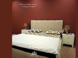 Pine Villa 4 Bedroom Fully Furnished Family House, Hotel in Lahore