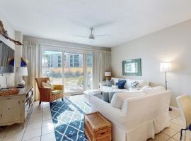 Beachfront condo with 2 beach chairs included & pickleball - short walk to dining, hotel a Seacrest