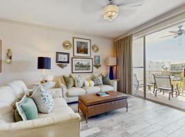 Condo with pickleball - steps from the Gulf & quick walk to dining & shops, hotel a Seacrest