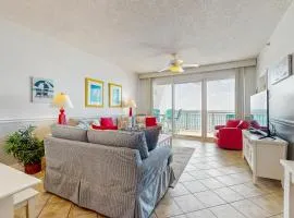 Gulf-front condo with bicycles lazy river & pickleball