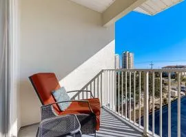 Spacious Condo with Balcony in Navarre Beach with Shared Pool
