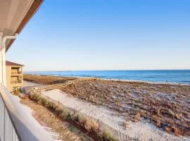 Blissful Coastal Condo with Shared Pool Ocean View Easy Beach Access & WiFi
