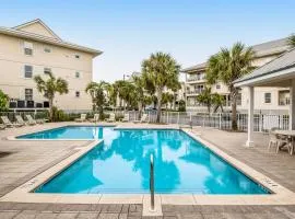 Lovely condo with shared pool washer&dryer high-speed WiFi and central AC