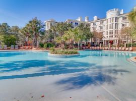 Lovely condo with pool nearby golf fitness area hot tub & central AC, hôtel à Destin