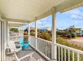 Spacious Seabreeze Trail home with gulf views & shared pool - short walk to beach