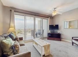 Coastal condo with a scenic balcony pool and gym access - W&D & Wifi，德斯坦的飯店