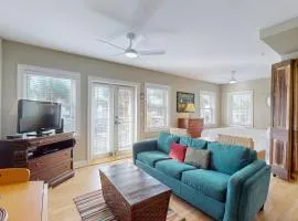 Lovely condo on the Gulf of Mexico with private balcony shared pool & tennis