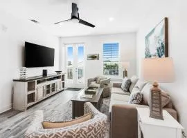 Luxury Family-Friendly Condo with Three Shared Pools Hot Tubs WiFi AC and W&D