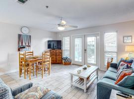 Snowbird-friendly condo near the ocean with patio outdoor pool & hot tub, Hotel in Perdido Key