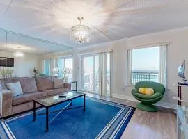 Spacious 3rd-floor beachfront condo with stunning views pool pickleball & AC