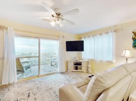 Dog-friendly beachfront townhouse with balcony 2 bikes W&D, hotel u gradu Rosemary Beach
